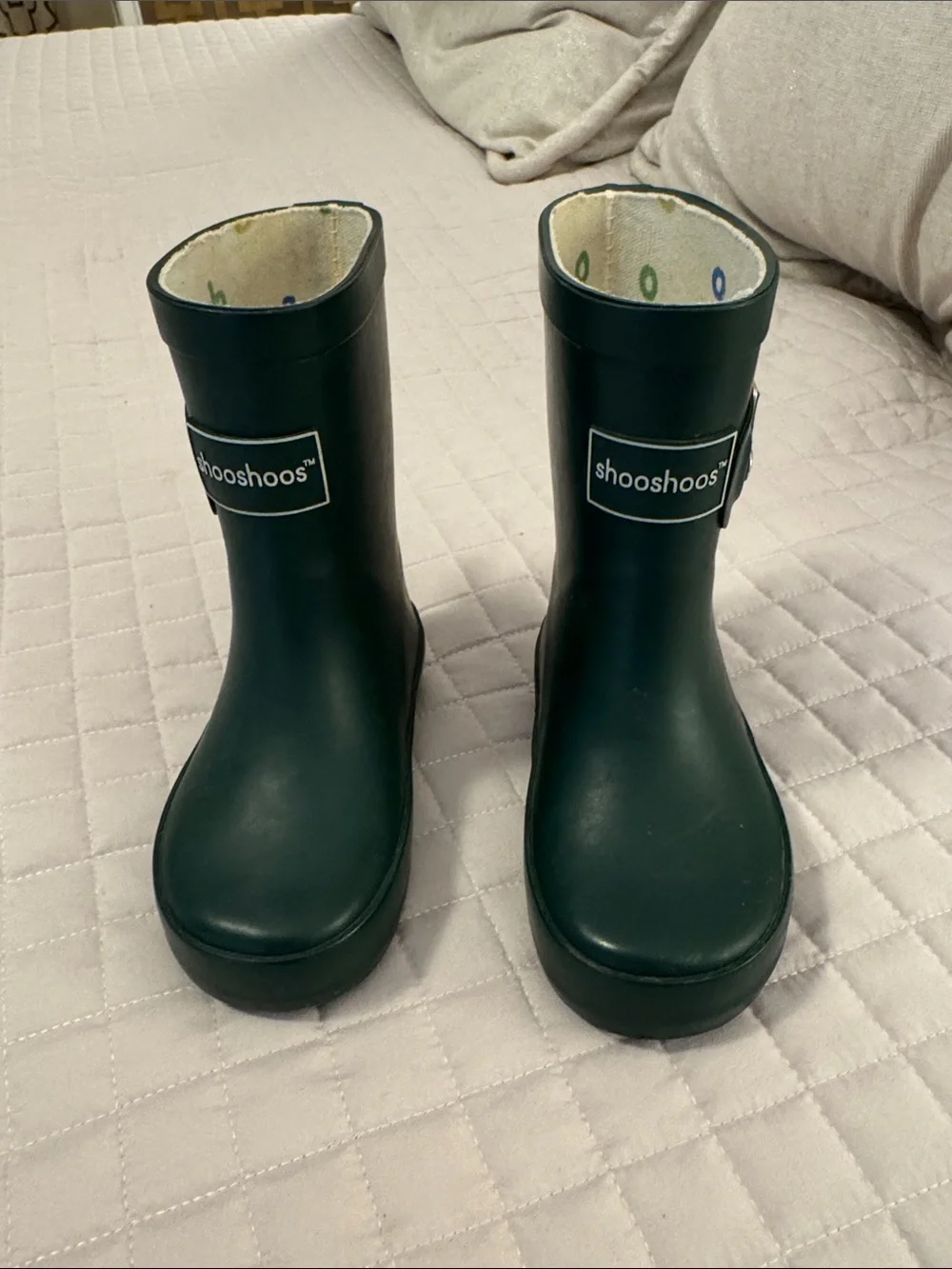 Shooshoos size 4 hunter green rain boots